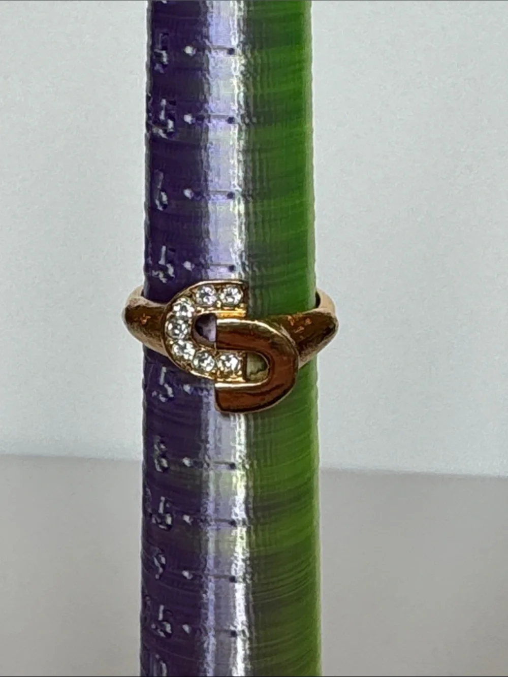 Avon Vintage Gold-Tone Crystal “G” Ring Size 7 NWOT